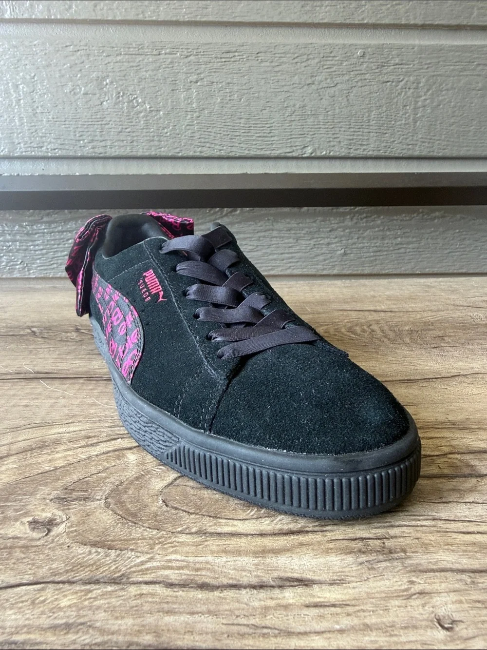 Puma Women’s Black Suede Platform Sneaker with Pink Patterned size 6